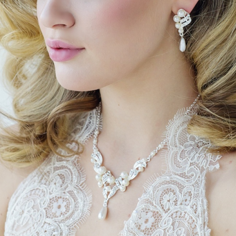 Indira necklace and earring set