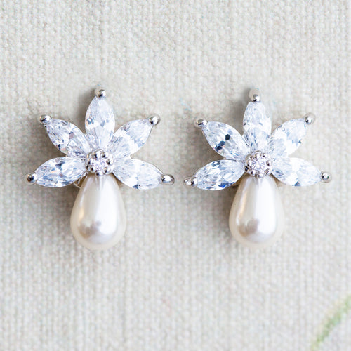 Nula pearl and crystal earrings