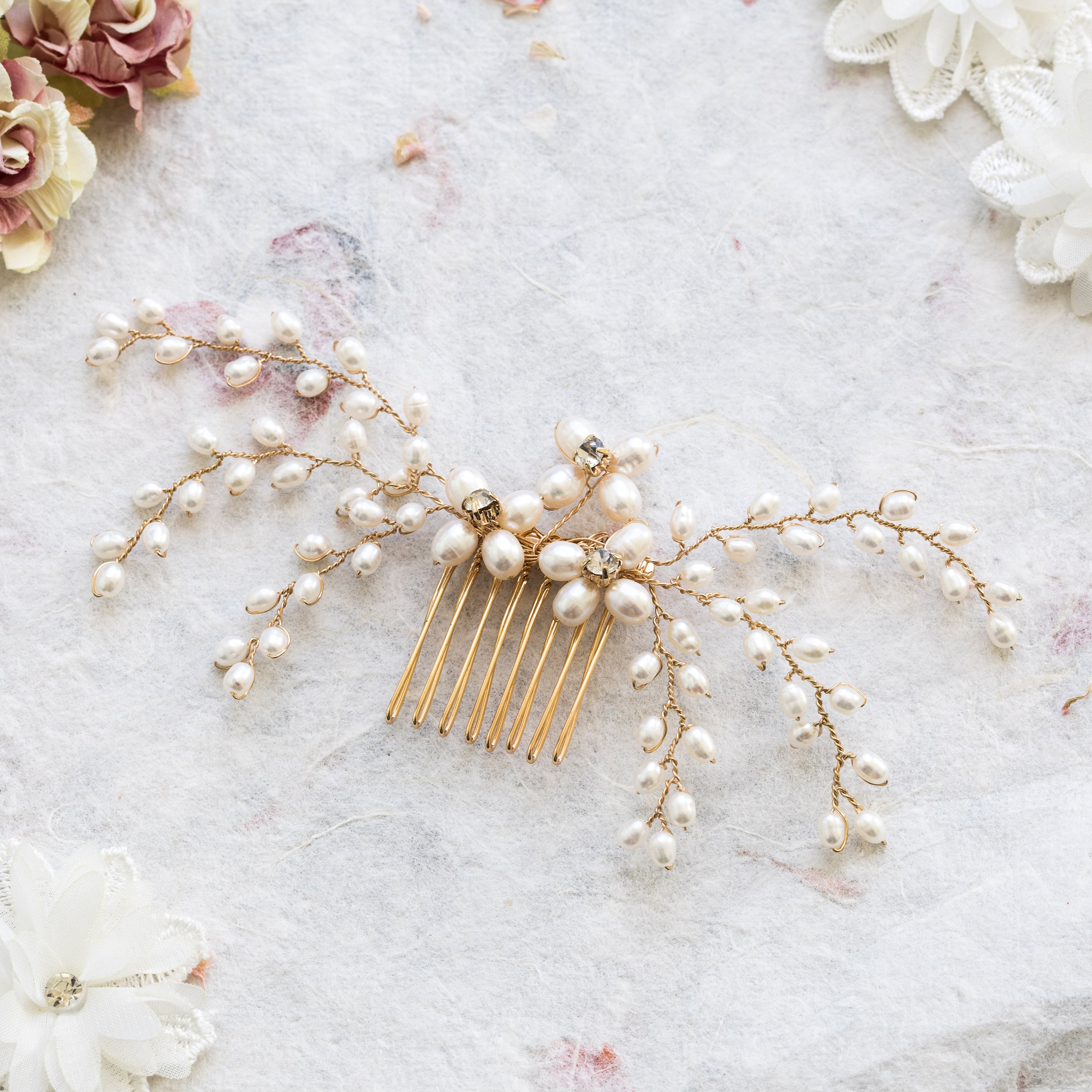 Lotte pearl and gold hair comb