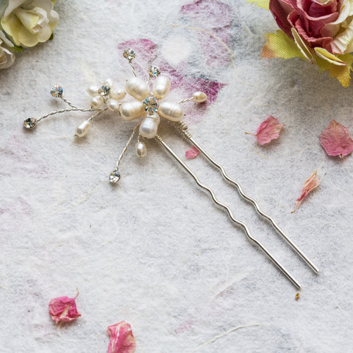 Neve pearl hair pin